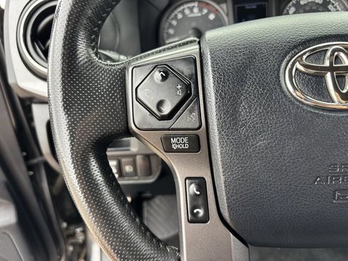 Used 2018 Toyota Tacoma TRD Off-Road AWD/4WD image 29