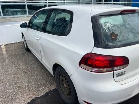 Used 2011 Volkswagen Golf 2-Door FWD image 7