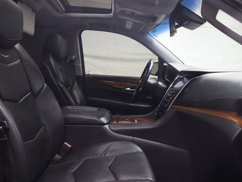 Used 2015 Cadillac Escalade ESV Premium image 10