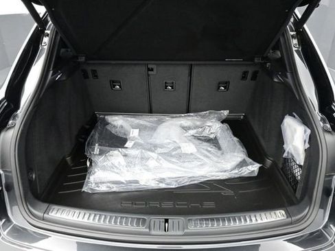 Certified 2025 Porsche Macan AWD/4WD image 15