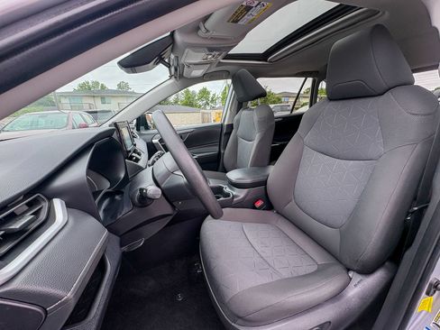 Used 2022 Toyota RAV4 XLE w/ Convenience Package AWD/4WD image 25