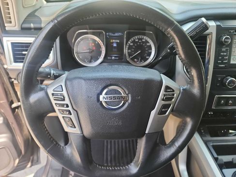 Used 2016 Nissan Titan SL RWD image 21