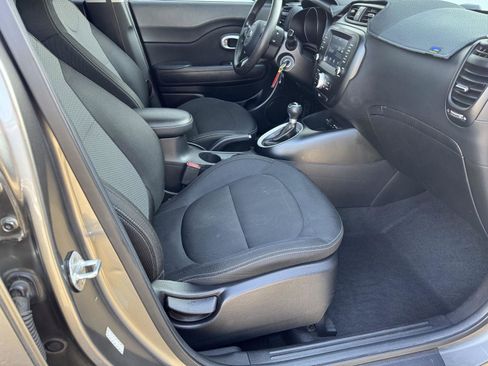 Used 2018 Kia Soul + image 19