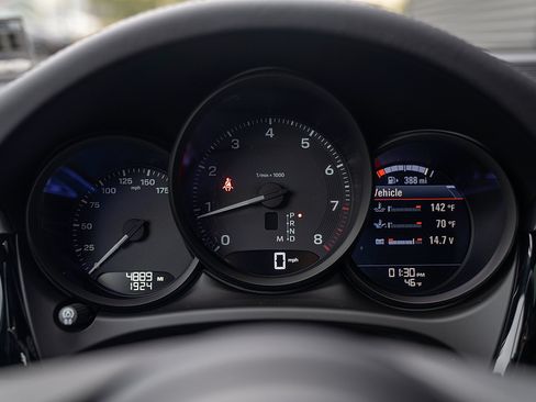 Certified 2026 Porsche Macan AWD/4WD image 10