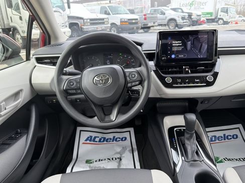 Used 2025 Toyota Corolla Hybrid Sedan image 31