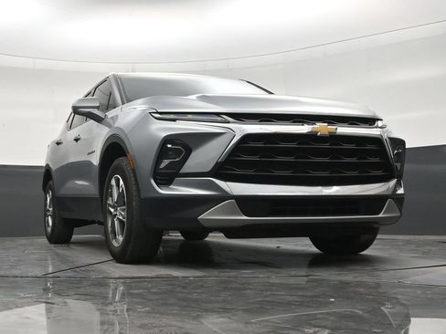 Used 2024 Chevrolet Blazer LT FWD image 25