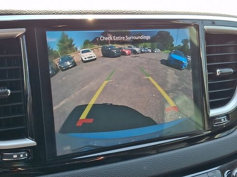 Used 2024 Chrysler Pacifica Touring-L FWD image 20