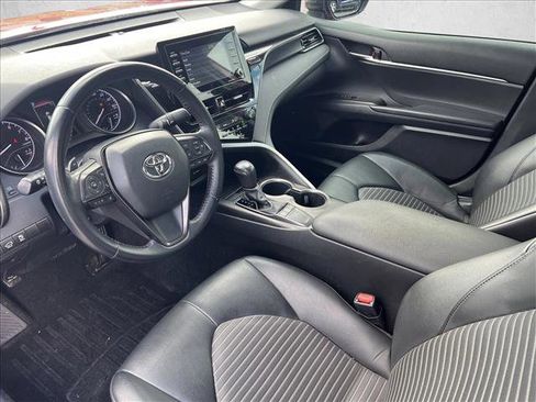 Used 2022 Toyota Camry SE image 9