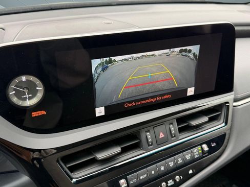 Used 2024 Lexus ES 300h w/ Premium Package FWD image 29