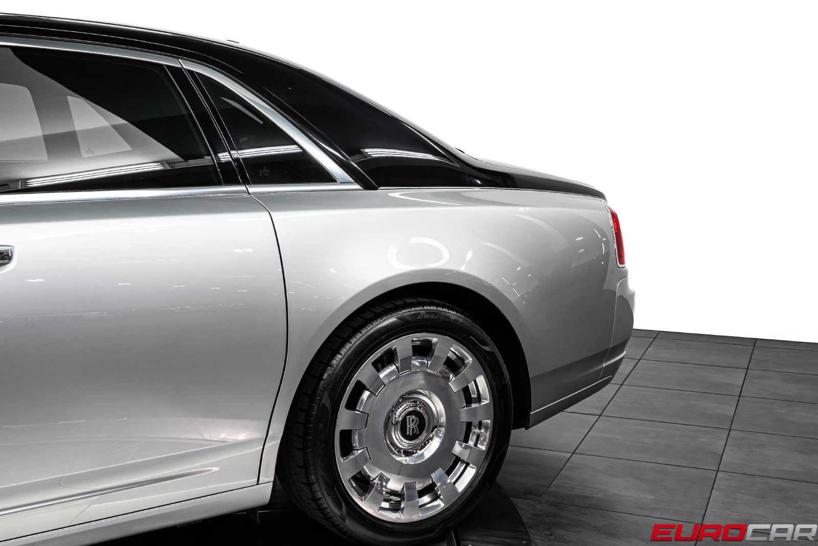 Used 2014 Rolls-Royce Ghost RWD image 16