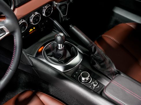 Used 2018 MAZDA MX-5 Miata RF Grand Touring image 14