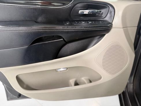 Used 2019 Dodge Grand Caravan SXT FWD image 10