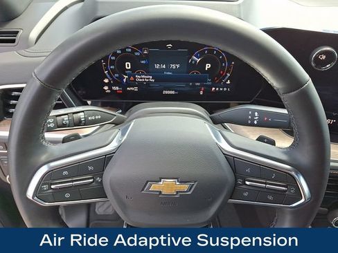 Used 2025 Chevrolet Tahoe High Country AWD/4WD image 4