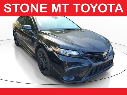 Used 2022 Toyota Camry SE FWD image 1