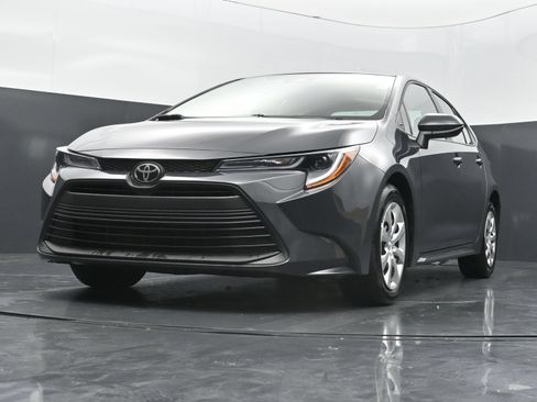Used 2026 Toyota Corolla LE FWD image 35