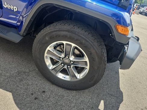 Used 2018 Jeep Wrangler Unlimited Sahara w/ Cold Weather Group AWD/4WD image 2