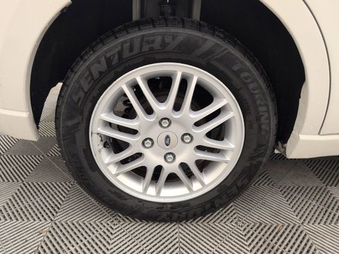 Used 2011 Ford Focus SE image 19