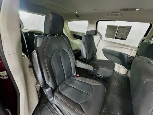 Used 2018 Chrysler Pacifica Touring Plus w/ Tire & Wheel Group image 25