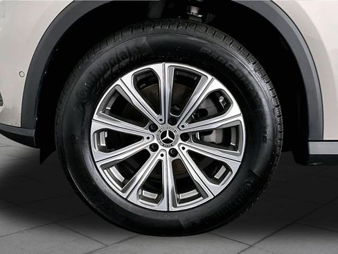 Used 2024 Mercedes-Benz GLC 300 4MATIC image 11