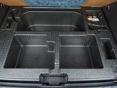 Certified 2025 Nissan Kicks SV image 32