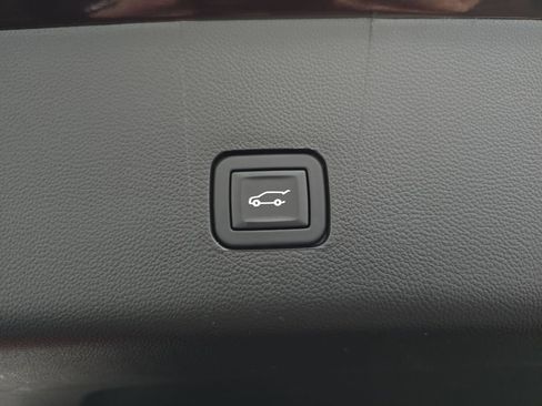 Used 2023 Chevrolet Traverse High Country AWD/4WD image 13