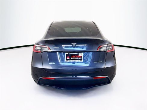 Used 2024 Tesla Model Y Long Range AWD/4WD image 3