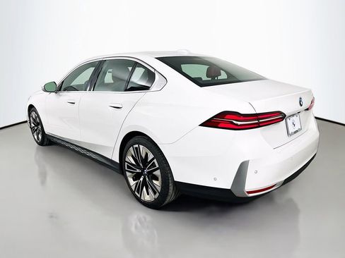 Used 2025 BMW 530i w/ Premium Package image 7