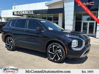 Used 2022 Mitsubishi Outlander SE image 1