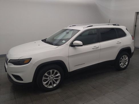 Used 2019 Jeep Cherokee Latitude w/ Popular Appearance Group FWD image 2