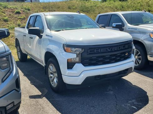 Used 2023 Chevrolet Silverado 1500 Custom RWD image 2