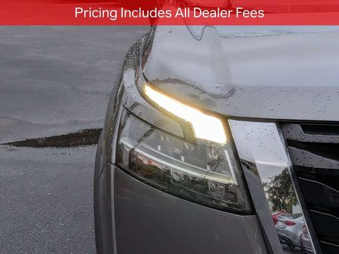Used 2024 Nissan Pathfinder SL w/ SL Premium Package FWD image 10
