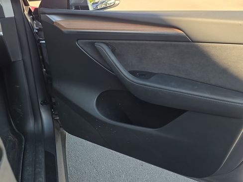 Used 2025 Tesla Model Y Long Range image 29