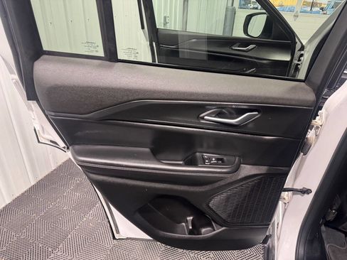 Used 2023 Jeep Grand Cherokee Laredo w/ Luxury Tech Group I image 15