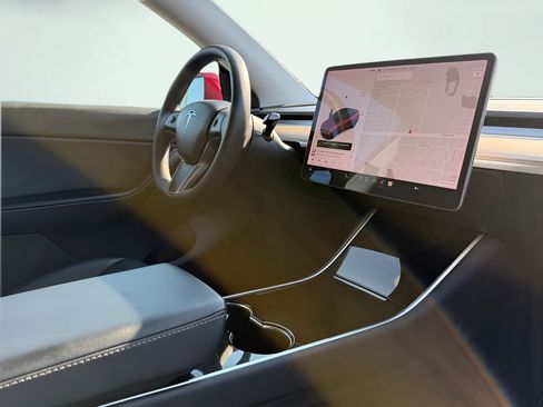Used 2021 Tesla Model Y 2WD image 28