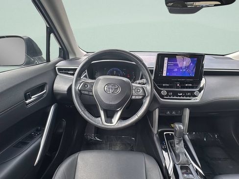 Used 2023 Toyota Corolla Cross XLE FWD image 13