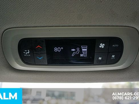 Used 2024 Chrysler Pacifica Touring-L FWD image 36