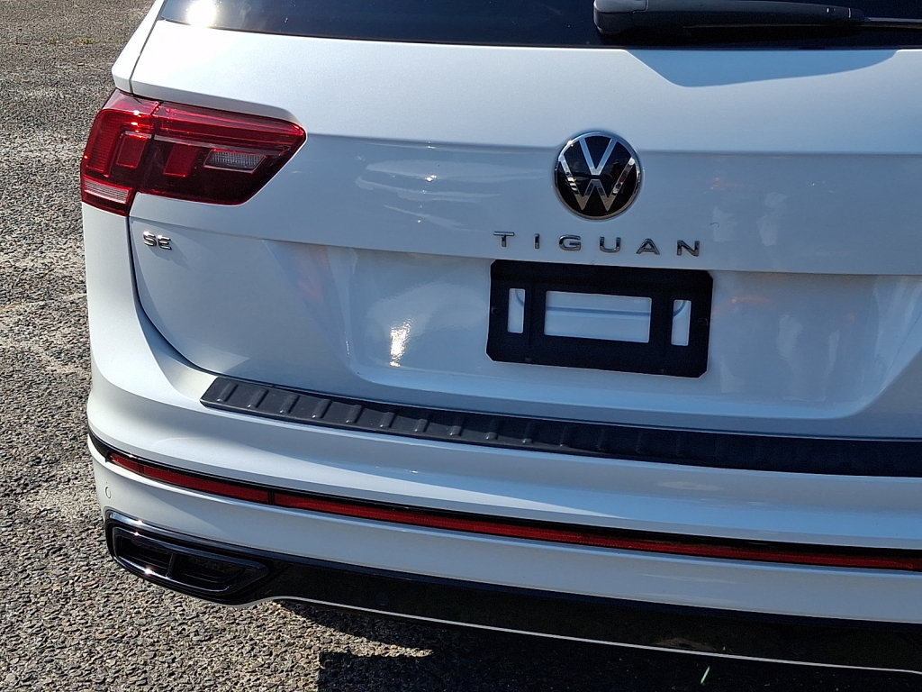 Used 2023 Volkswagen Tiguan SE R-Line FWD image 16