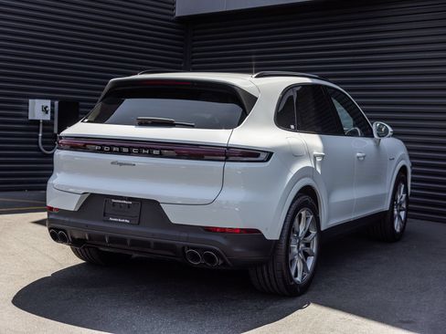 Certified 2024 Porsche Cayenne AWD/4WD image 10
