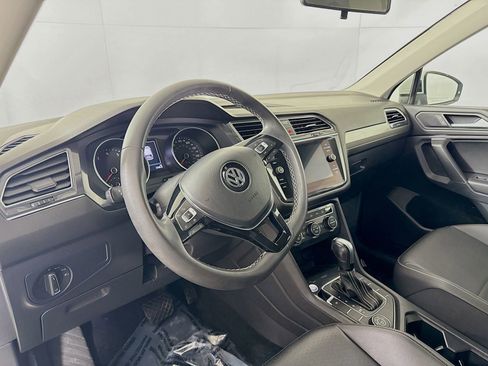 Used 2021 Volkswagen Tiguan SE w/ Panoramic Sunroof Package AWD/4WD image 4