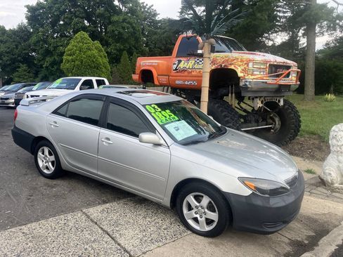 Used 2003 Toyota Camry SE FWD image 2