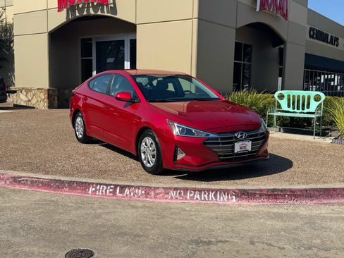 Used 2020 Hyundai Elantra SE FWD image 5