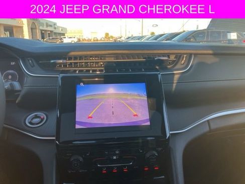 Used 2024 Jeep Grand Cherokee L Altitude image 28