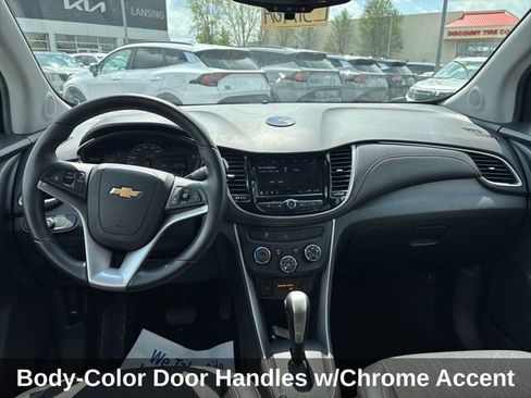 Used 2018 Chevrolet Trax LT w/ LT Convenience Package AWD/4WD image 14