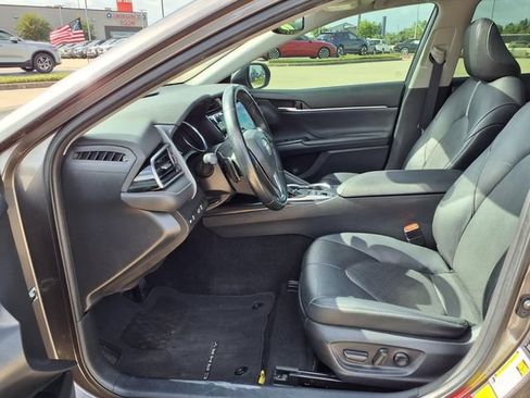 Used 2020 Toyota Camry XSE FWD image 7
