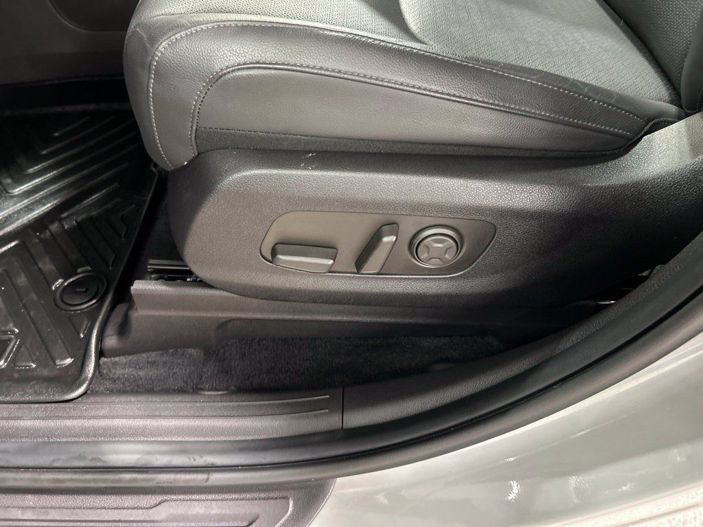 Certified 2025 Kia Carnival SX Prestige FWD image 11