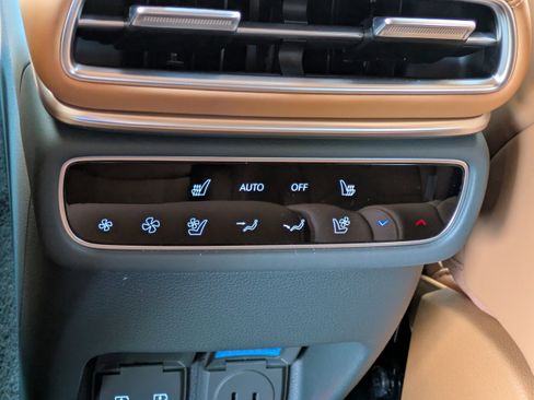 New 2025 Genesis GV80 3.5T Prestige image 14