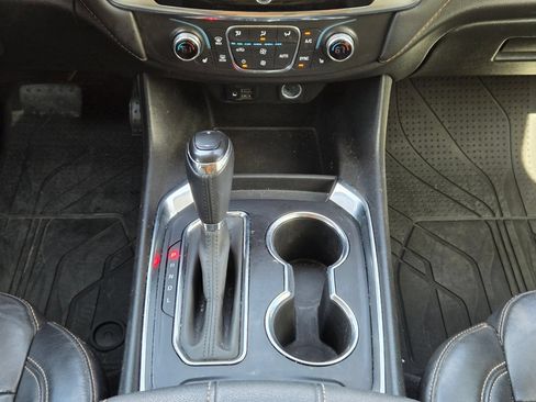 Used 2020 Chevrolet Traverse RS FWD image 16