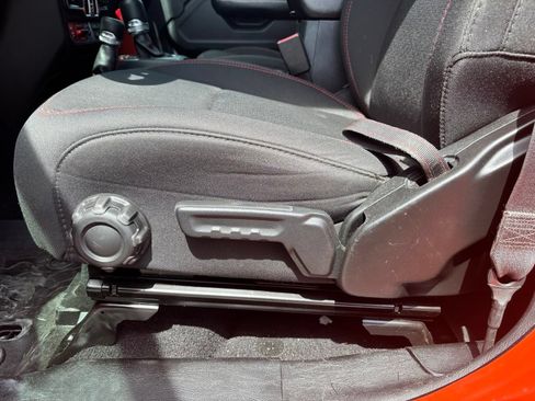Used 2019 Jeep Wrangler Unlimited Rubicon AWD/4WD image 8