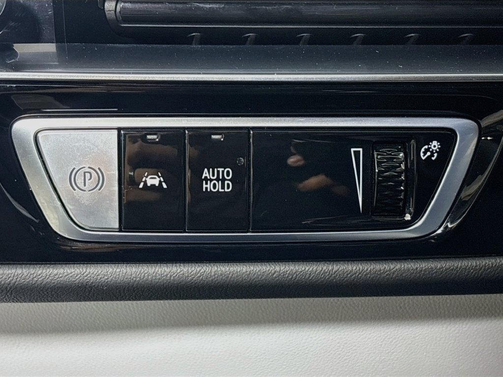 Certified 2024 Cadillac Lyriq Luxury AWD/4WD image 12