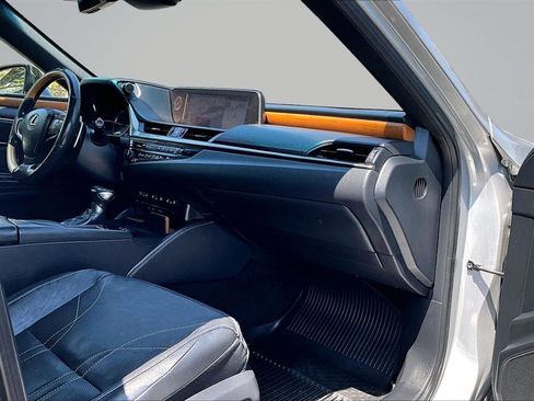 Used 2019 Lexus ES 350 w/ Accessory Package FWD image 26